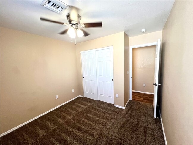 Building Photo - 848 Roadrunner Dr
