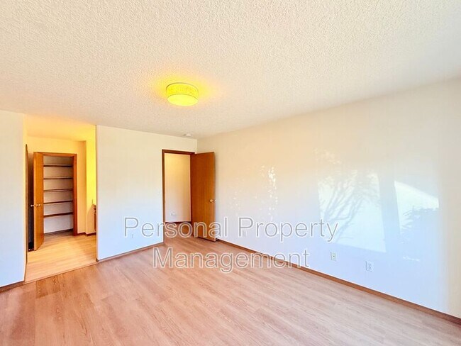 Building Photo - 5011 NE 129th Ave