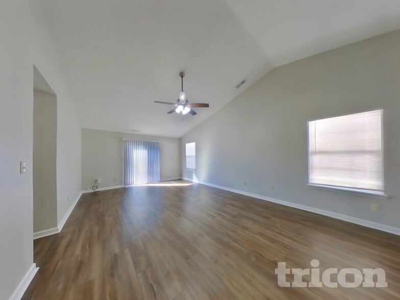 Building Photo - 1039 Central Park Blvd S