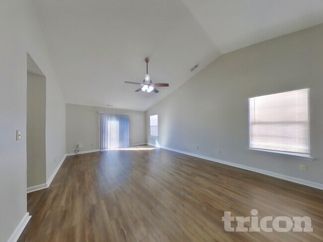 Building Photo - 1039 Central Park Blvd S