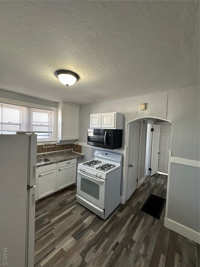 Building Photo - 6507 Leschen Ave