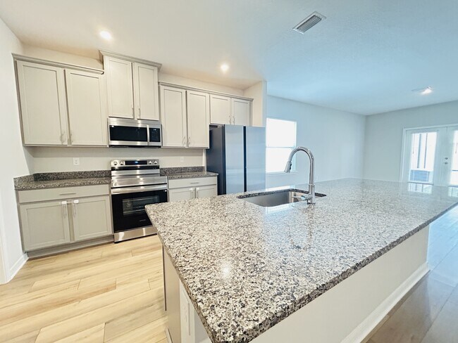 Building Photo - 6230 Forest Pines Dr