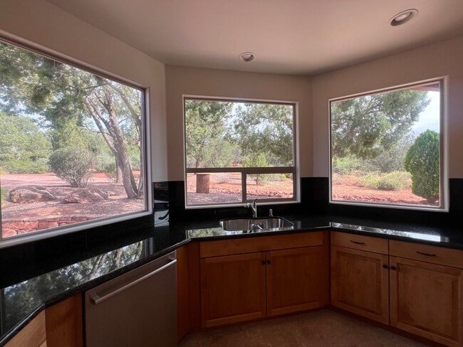 Building Photo - Unfurnished, 1-Year Long-Term Rental