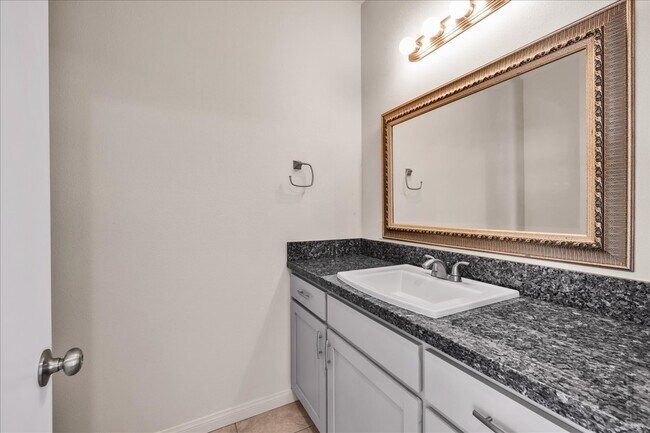Building Photo - 56923 Ivanhoe Dr