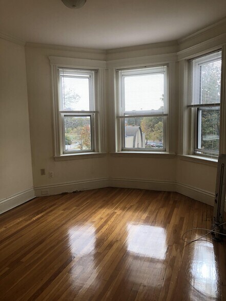 Primary Photo - 102 Queensberry St