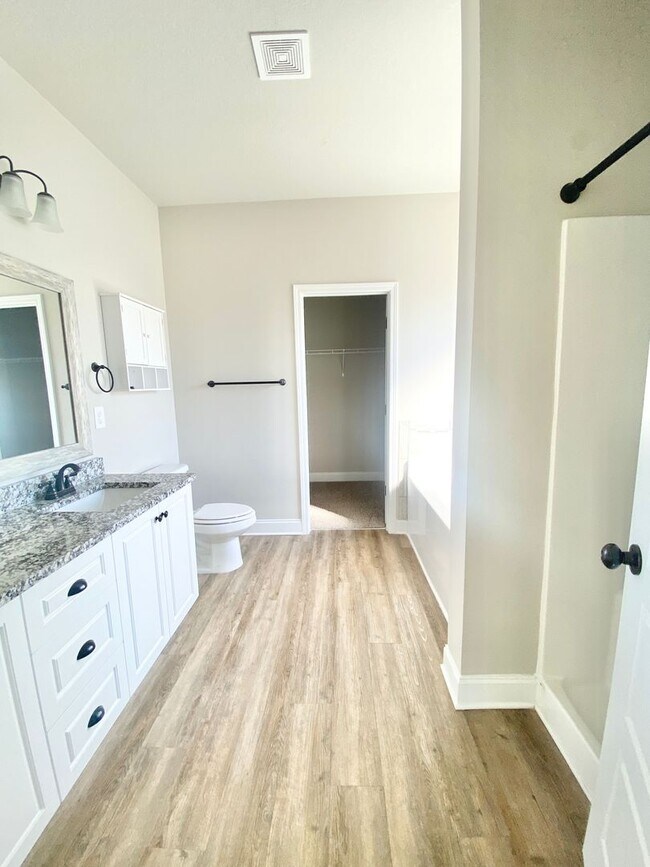 Building Photo - $1000 OFF 1st month rent!!!!Guyton Beauty!...