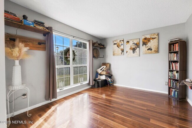 Building Photo - 1453 Lindseys Xing Dr