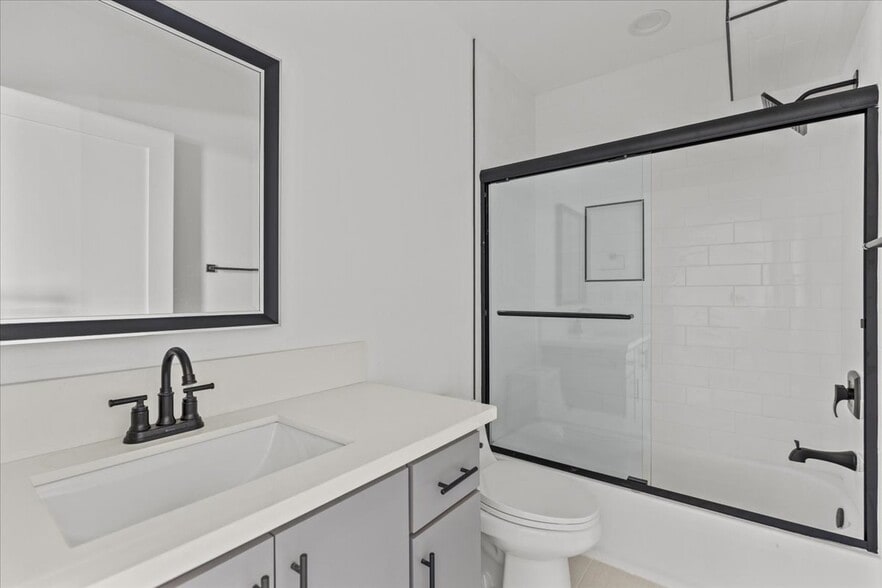 Building Photo - 860 N Hudson Ave