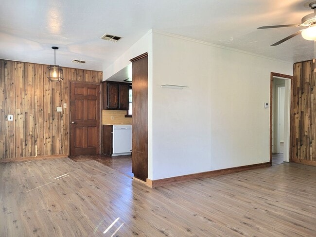 Building Photo - 111 E Marshall Dr