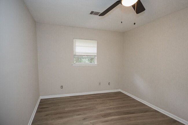 Building Photo - 1011 W Slaton Ave