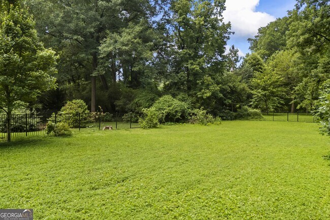 Building Photo - 1742 Helen Dr NE