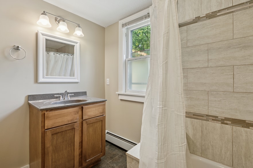 Building Photo - 3242 Hayes St NE