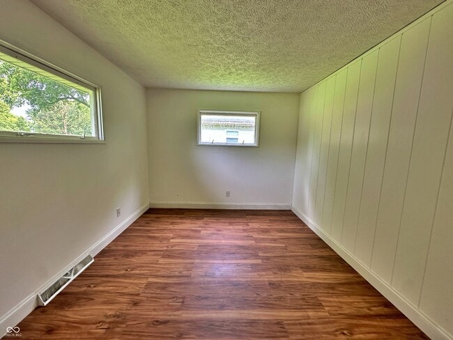 Building Photo - 2725 Kristen Dr W