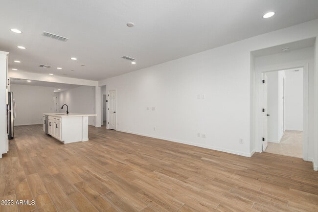 Building Photo - 17318 W Surrey Dr