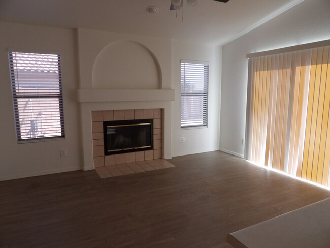 Building Photo - 3bed/2bath + Den in Apache Junction