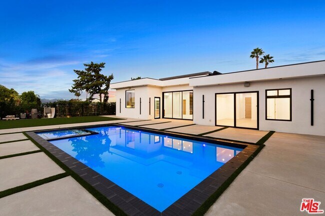 Building Photo - 16851 Encino Hills Dr