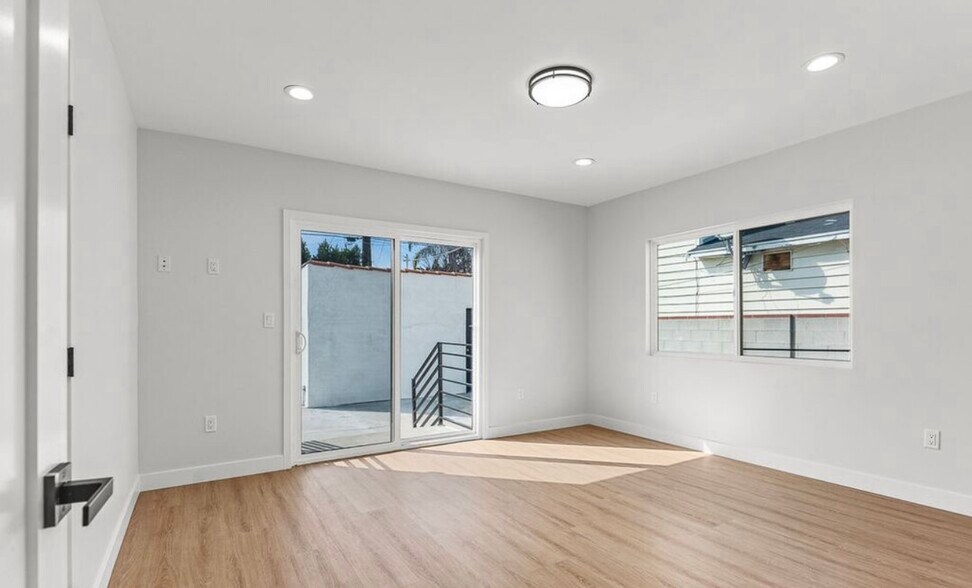 Building Photo - 1113 N Pass Ave