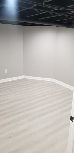 bedroomroom2 - 7920 S Manistee Ave