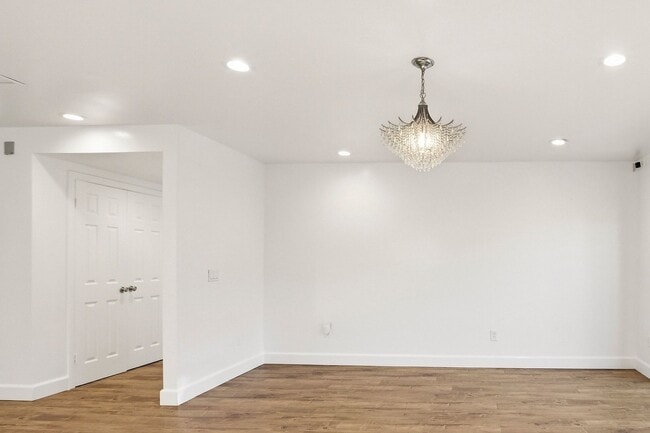 Building Photo - Fully Renovated Home in University City!