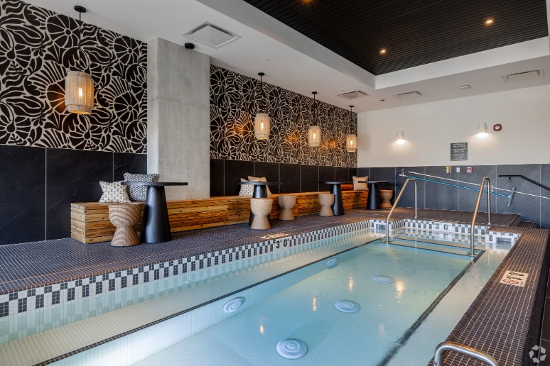 Building Photo - 123 N May St