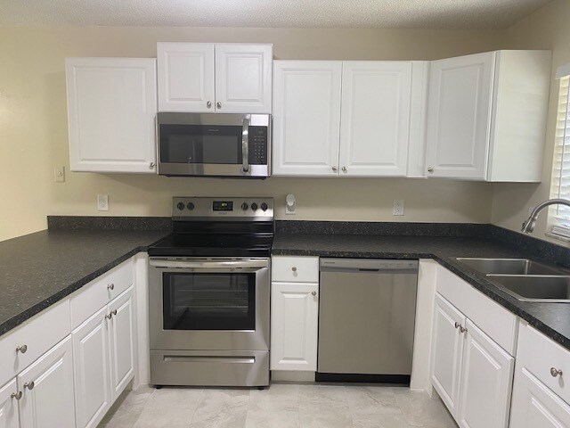 Building Photo - 2314 Fern Palm Dr