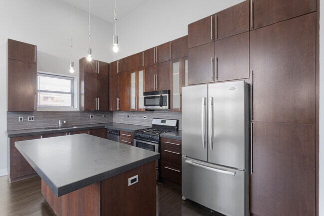 Building Photo - 1412 W Morse Ave