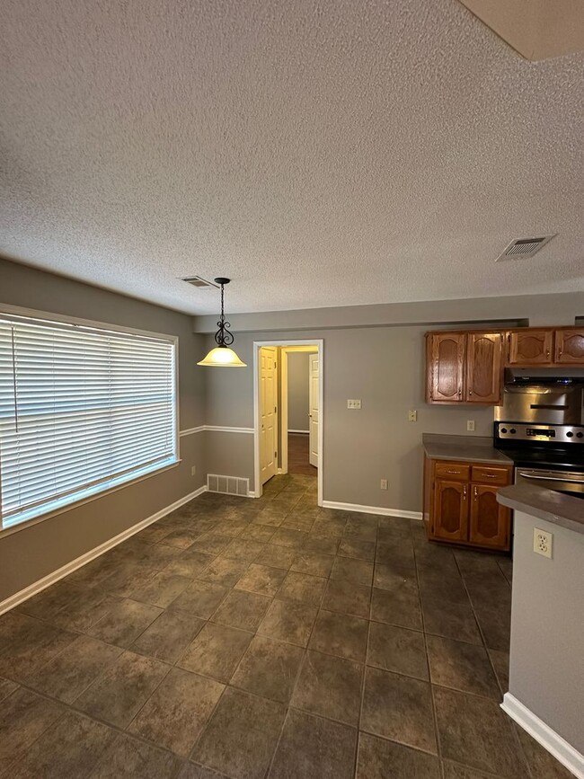 Building Photo - Beautiful 3 Bedroom/2.5 Bath Home on Quail...
