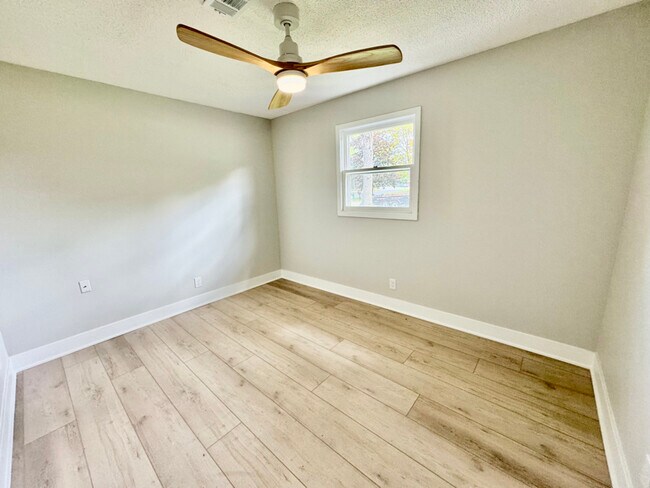 Building Photo - 5800 Ponderosa Dr
