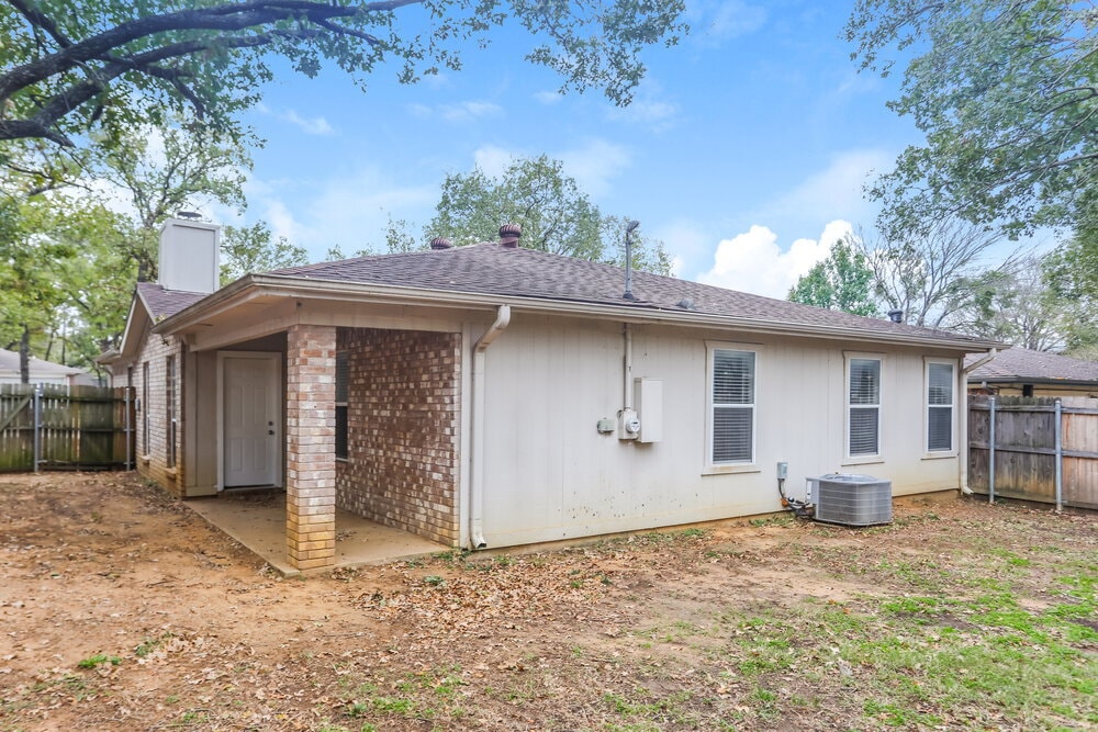 Building Photo - 1114 Hidden Creek Dr