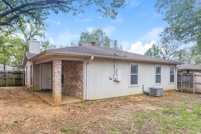 Building Photo - 1114 Hidden Creek Dr