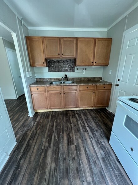 Building Photo - 1215 Gatewood Ave