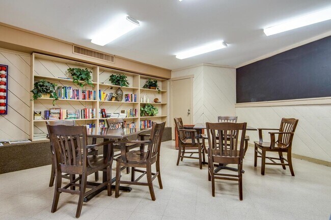 Building Photo - 551 Sanderling Ct