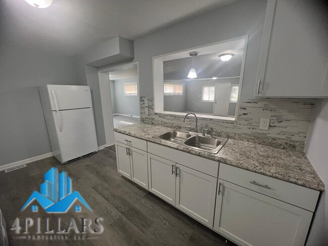 Building Photo - "Spacious 4-Bed, 2-Bath Gem on Kentucky Street – 2,178 Sq. Ft. of Comfort!"