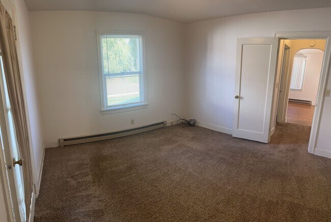 Building Photo - Adorable Valley 1+bedroom bungalow with Shop!