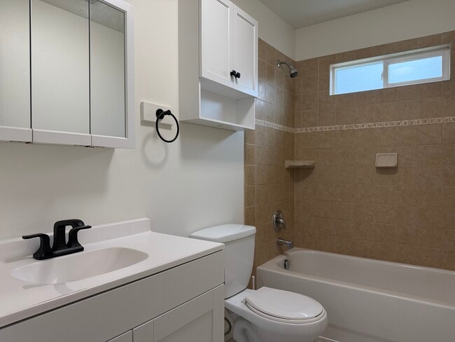 Building Photo - 416 Jasper Ave