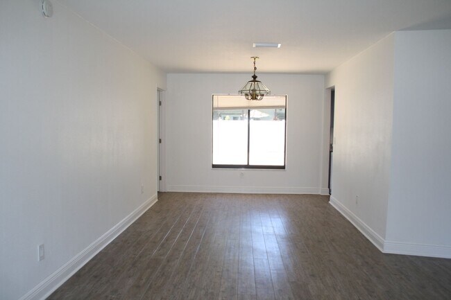 Building Photo - Enjoy Peaceful Living in this Northdale Co...