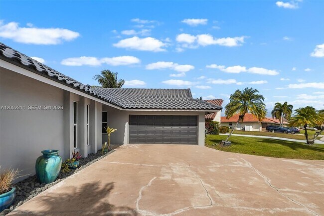 Building Photo - 6975 Bianchini Cir