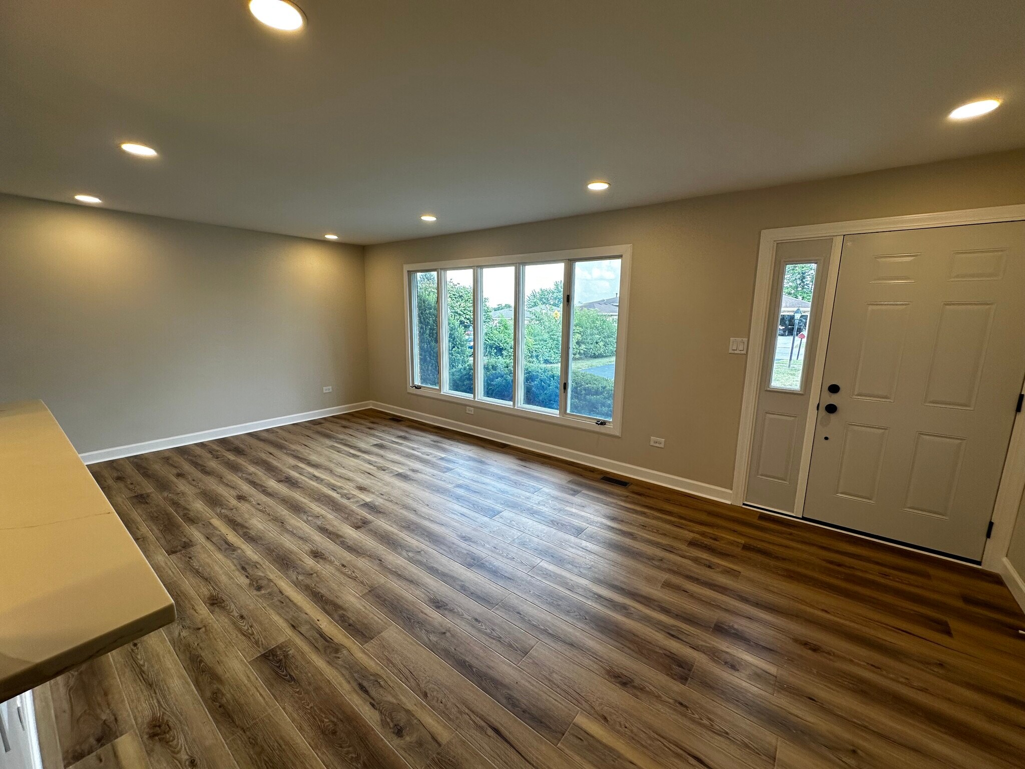 Building Photo - 10325 S Interlochen Dr