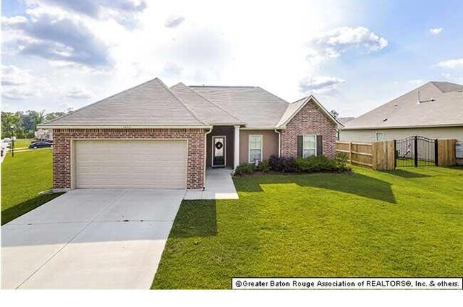 Building Photo - 14215 Martinique Drive