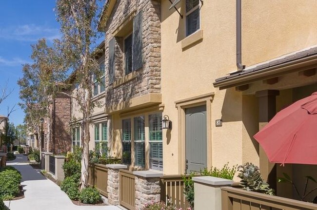 Building Photo - Newer Carmel Valley Towhnhome- Highlands V...