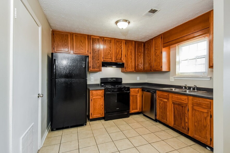 Building Photo - 3571 Hopkins Ct