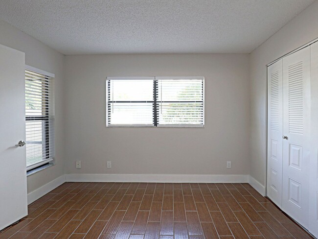 Building Photo - $250 OFF FIRST MONTH RENT!! Affordable & N...