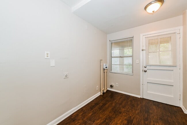 Building Photo - 3041 Detroit Cir N