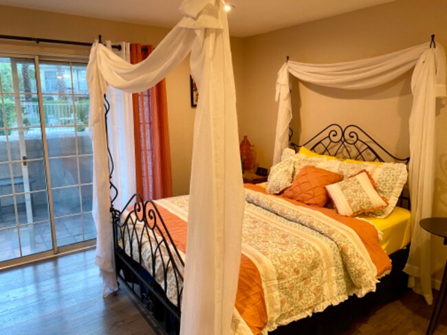 Building Photo - 4901 E Mesquite Ave