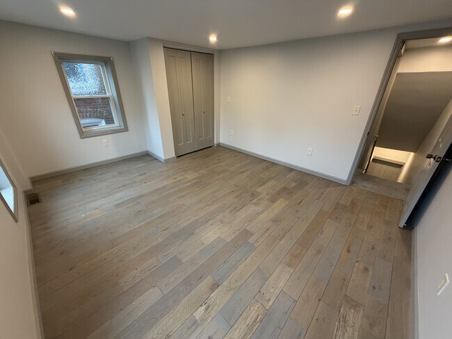 Building Photo - 34 N Lee St