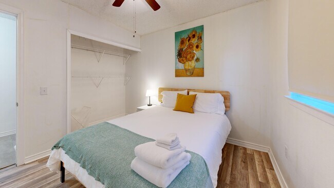 Building Photo - 12827 Independence Ave