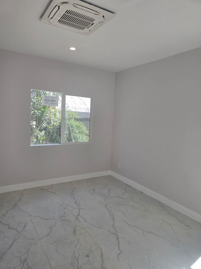 Building Photo - 133TH - HAWTHORN