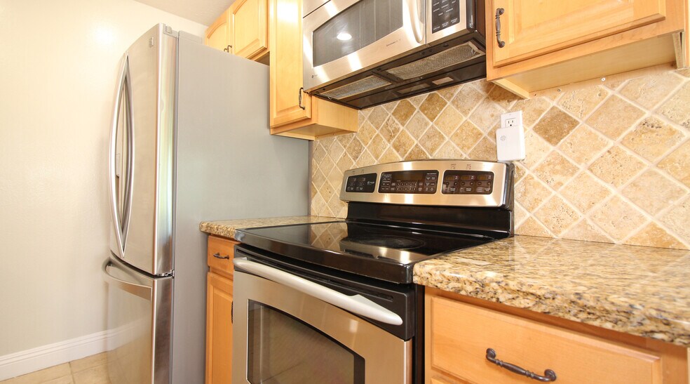 Building Photo - 8163 Redlands St