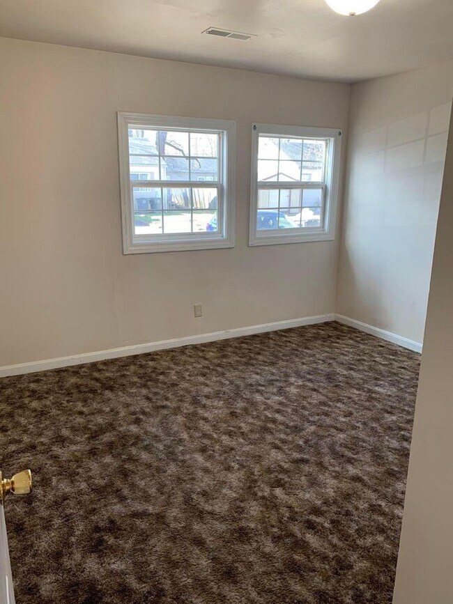 Building Photo - 2423-2425 Negley Ct