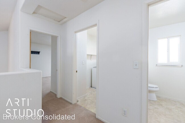 Building Photo - 3 br, 2.5 bath House - 925 Rivers Bend Dr.